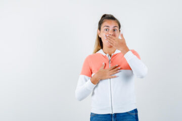 Discover the link between oral health and heart health. Learn the tips to lower the risk of your heart and teeth disease.